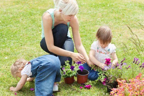 Visual about managing cookie preferences on a gardening site